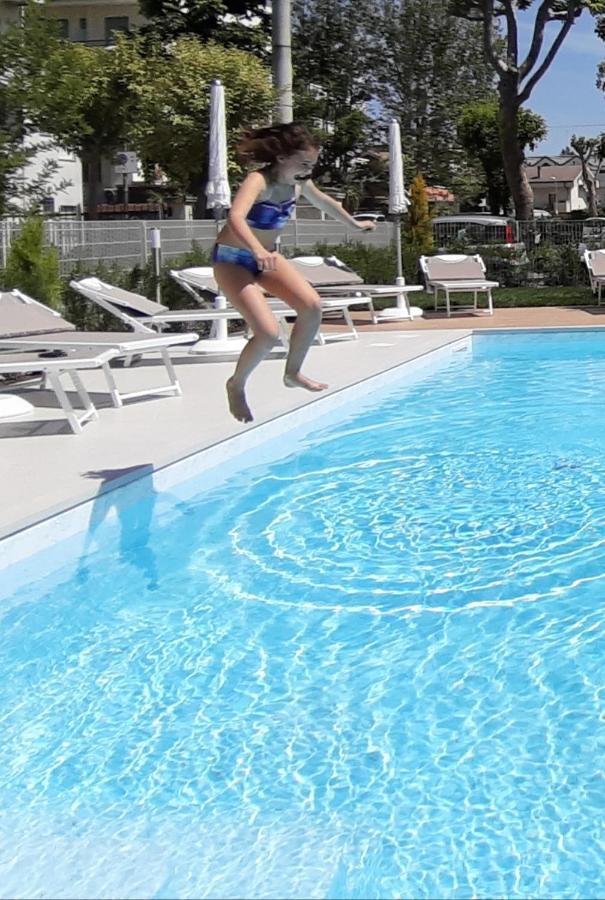 Hotel Ermeti B&B Brunch Riccione Zewnętrze zdjęcie