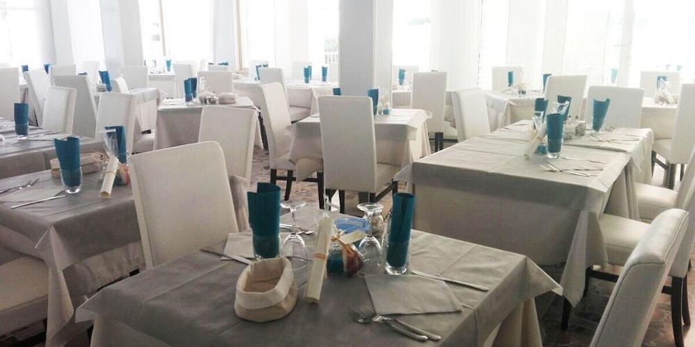 Hotel Ermeti B&B Brunch Riccione Zewnętrze zdjęcie