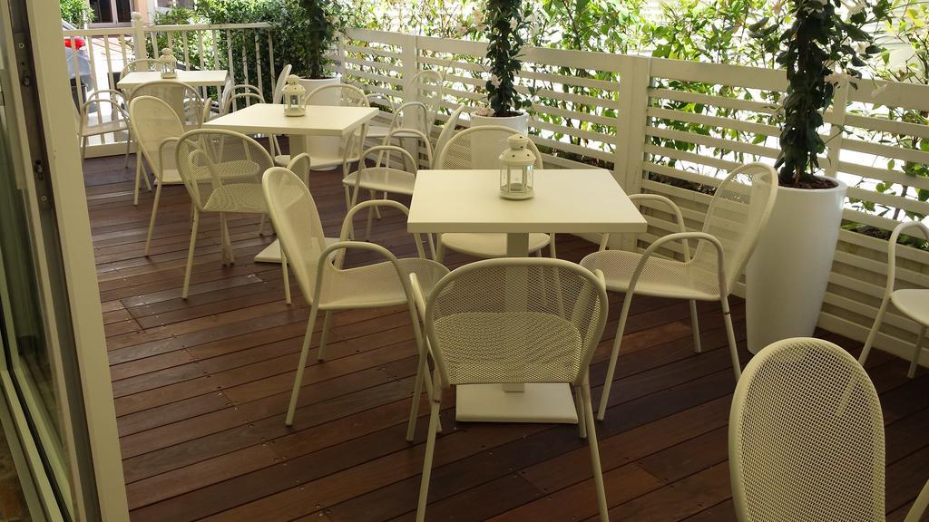 Hotel Ermeti B&B Brunch Riccione Zewnętrze zdjęcie
