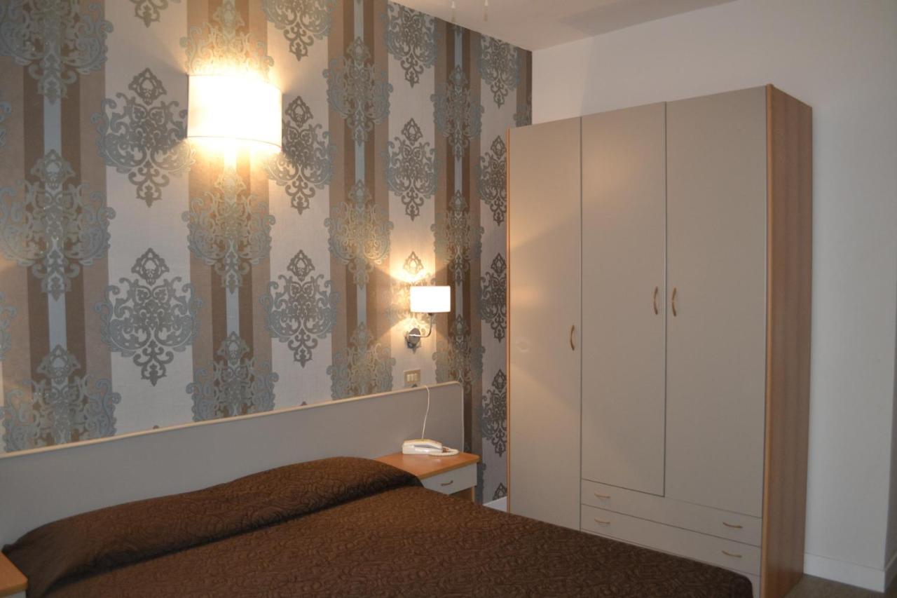Hotel Ermeti B&B Brunch Riccione Zewnętrze zdjęcie